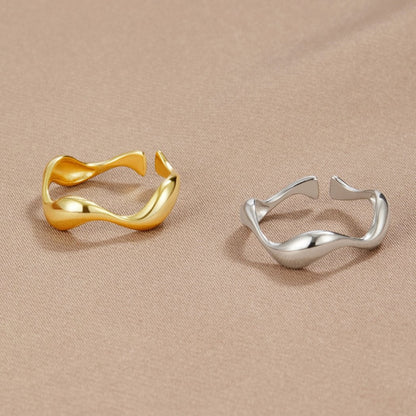 Anillo de onda de oro de 18 quilates