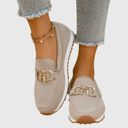 Zapatilla Tipo Mocasín con Detalle Dorado