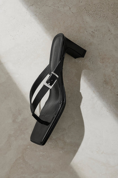 Zapato de Tacón con Hebilla Negro