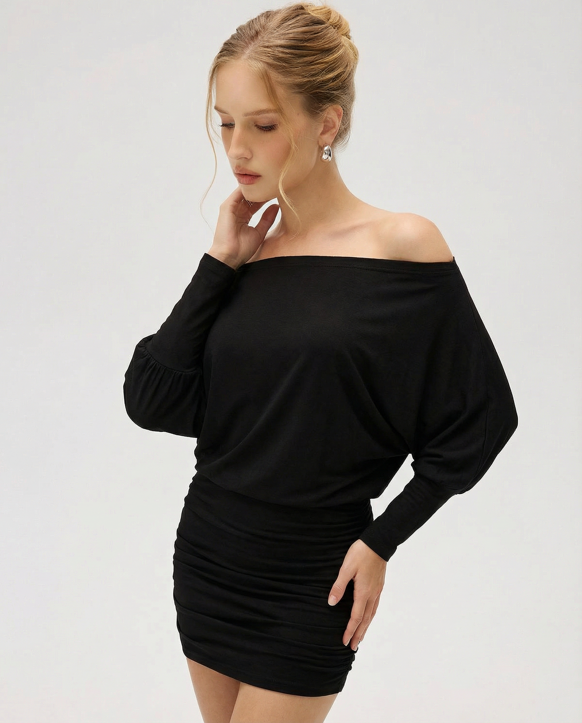 Noemí | Vestido Corto Fruncido de Hombros Caídos
