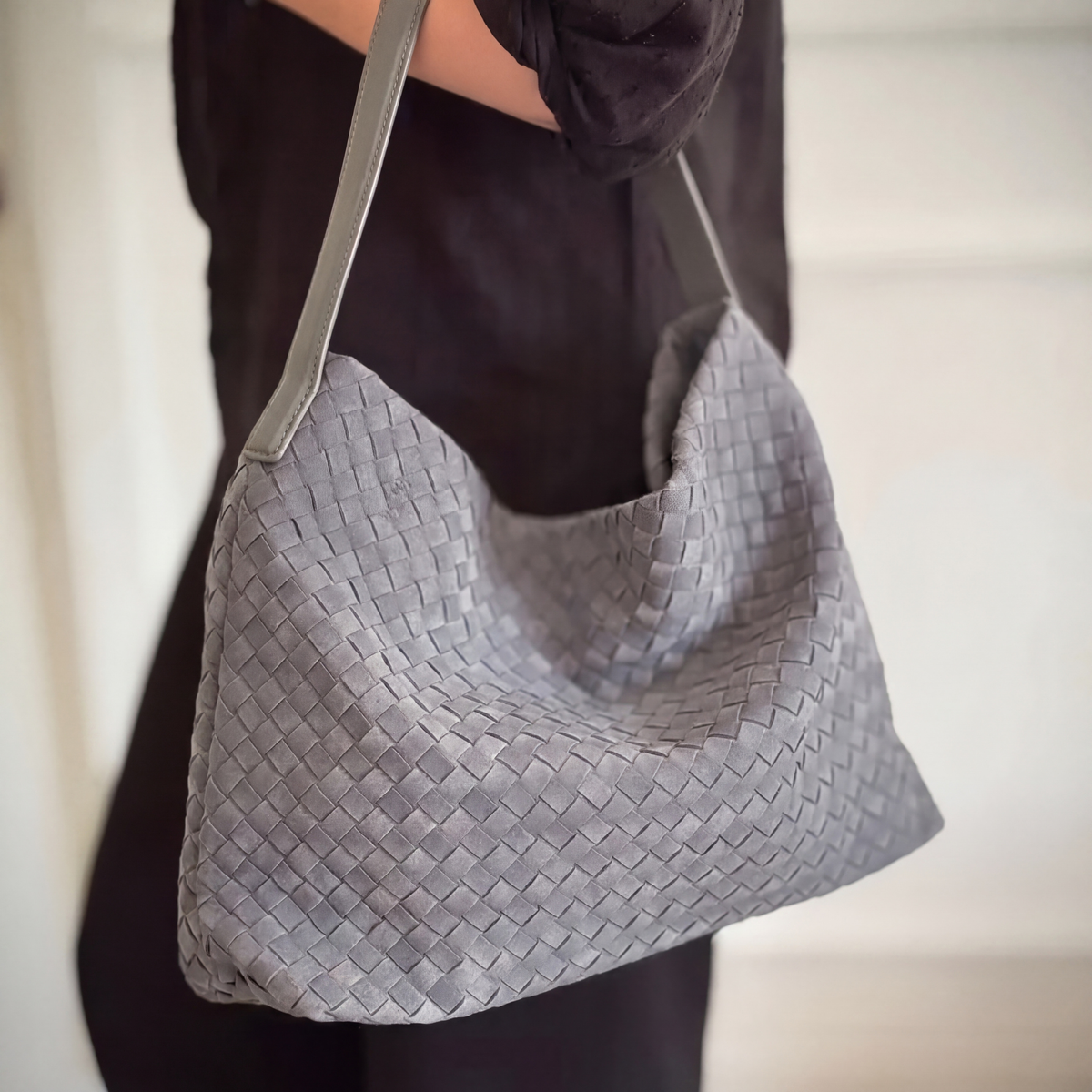 Bolso Tote Brielle de Gamuza