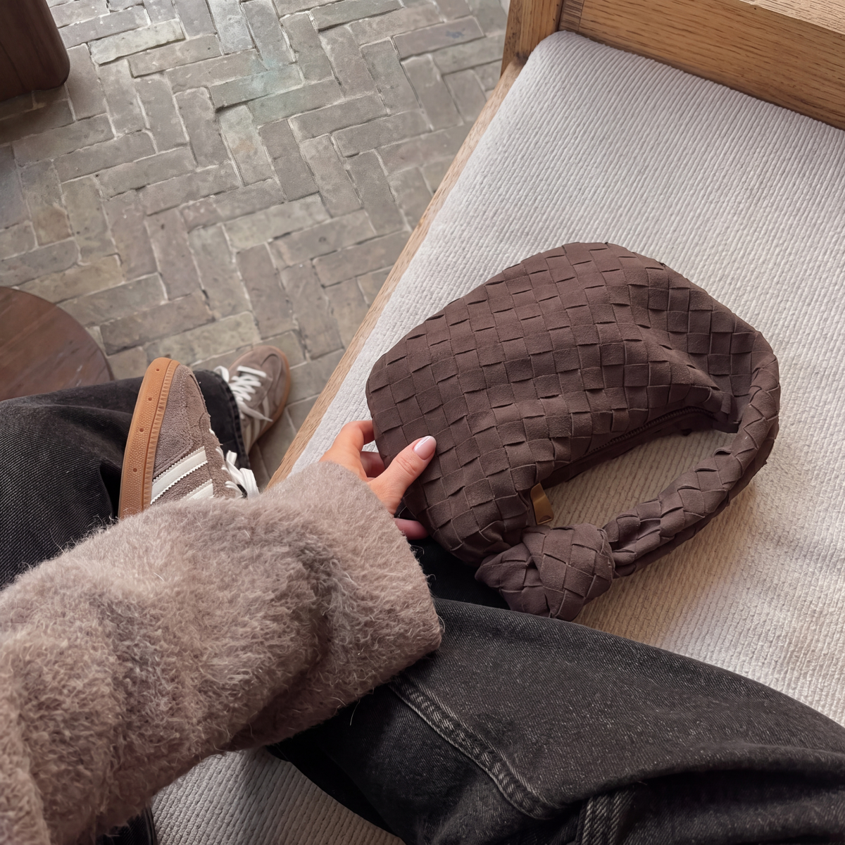 Bolso de Mano Willow de Gamuza