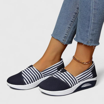 Zapatilla Ortopédica de Rayas Sin Cordones