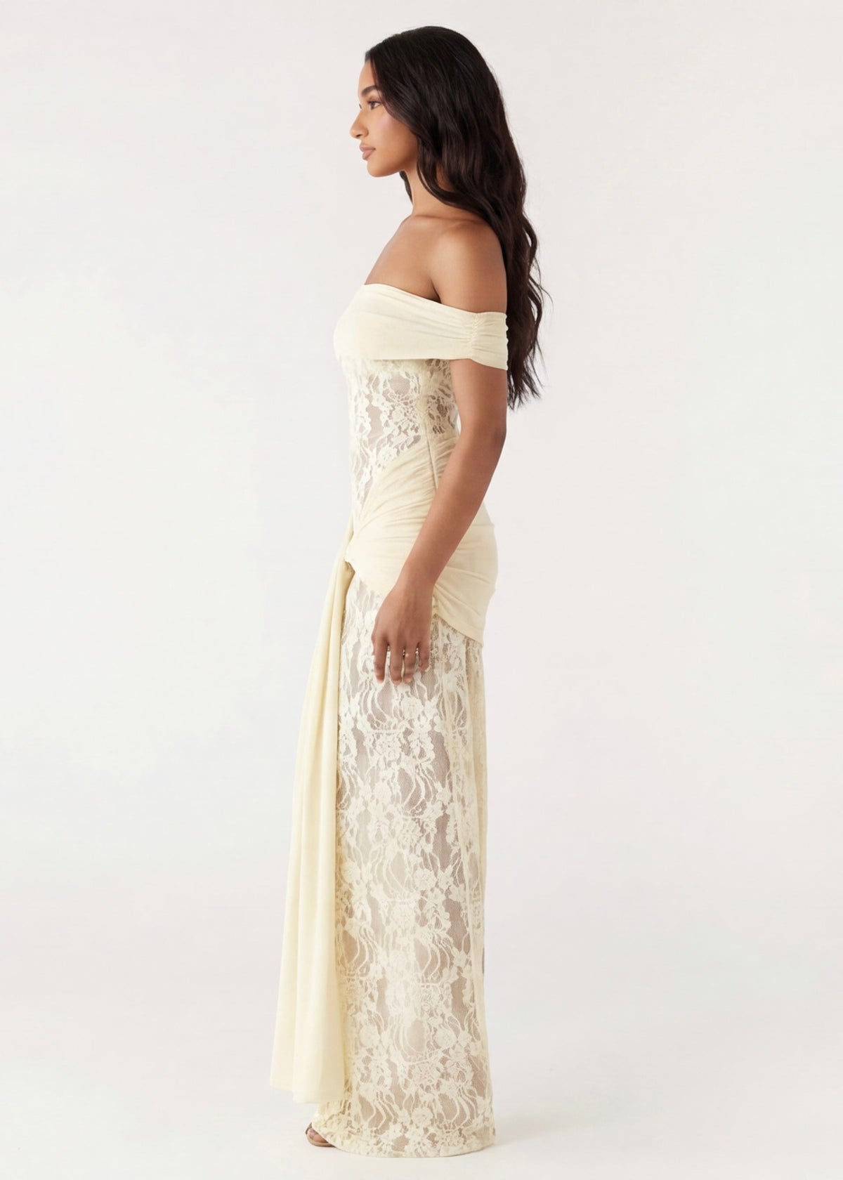 Olivia | Vestido Largo de Encaje con Hombros Caídos