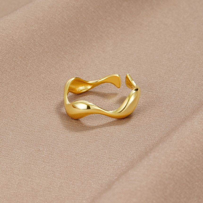 Anillo de onda de oro de 18 quilates