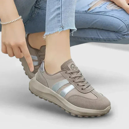 Zapatilla Ortopédica Gris con Acabado Brillante