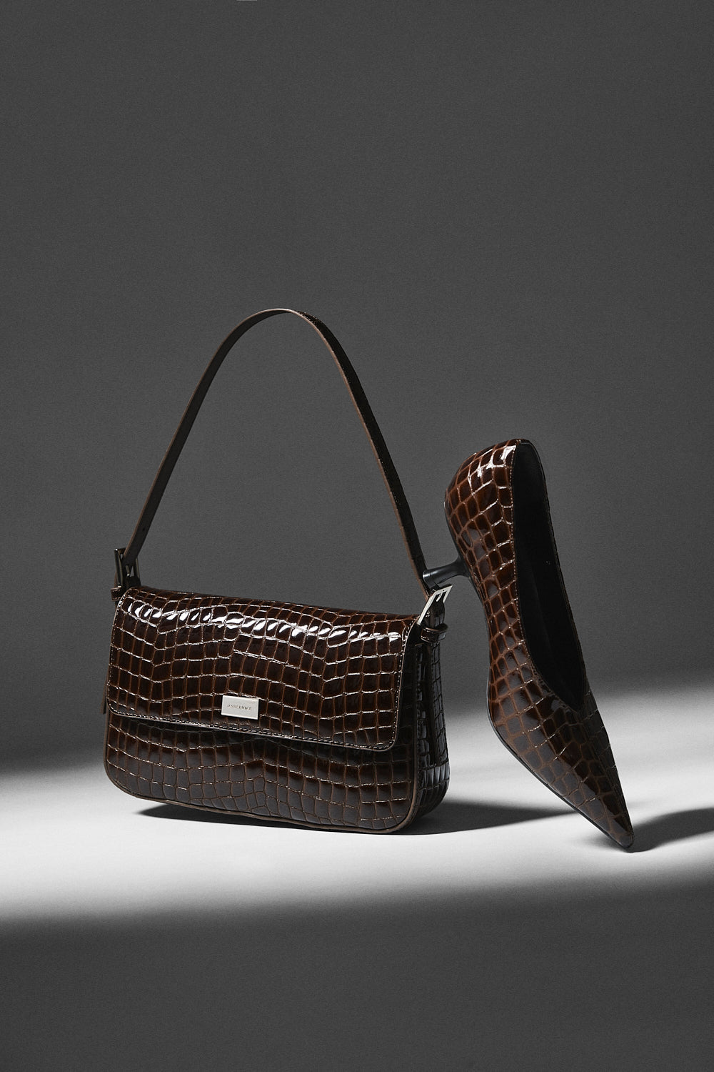 Zapato de Tacón Efecto Cocodrilo Café