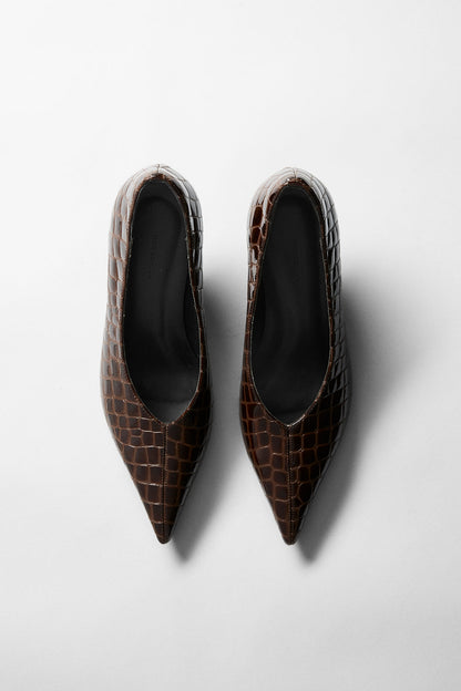 Zapato de Tacón Efecto Cocodrilo Café