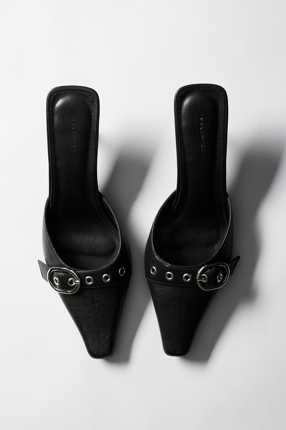 Zapato de Tacón con Puntera Cincelada Negro