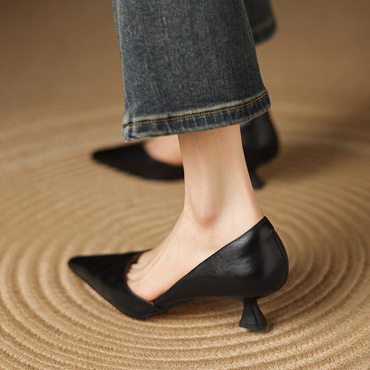 Zapato de Salón de Piel con Tacón Bajo