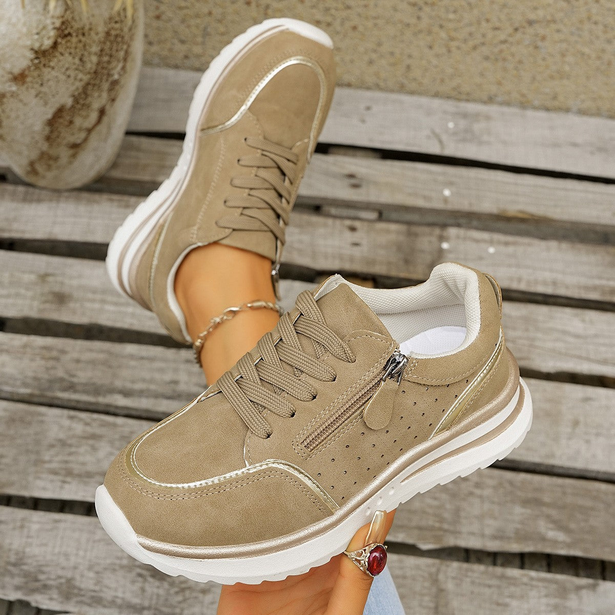 Zapatilla con Plantilla Elevada y Suela Amortiguada