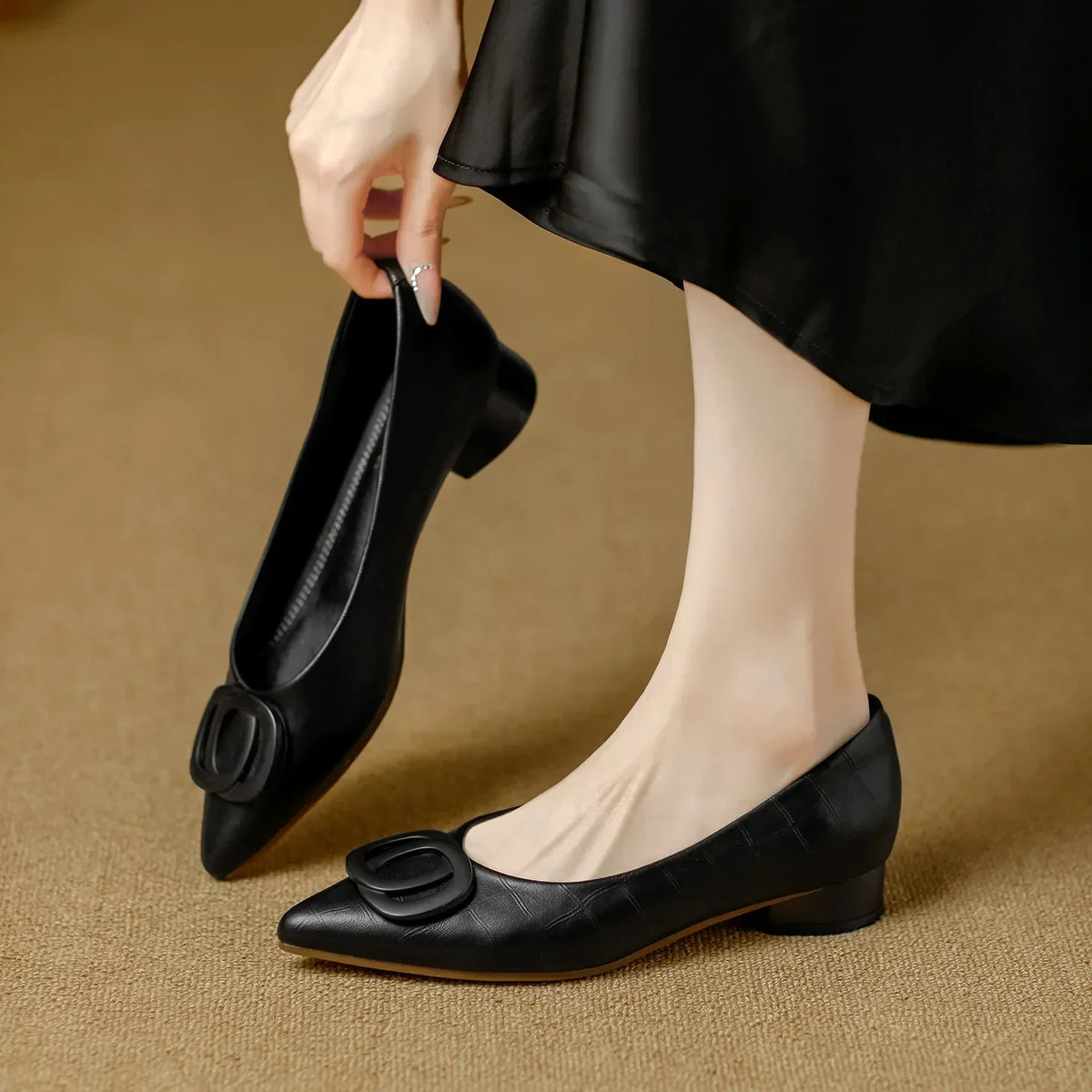 Zapato de Salón con Hebilla y Tacón Ancho