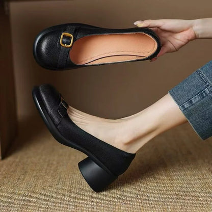 Zapato de Salón con Hebilla y Tacón Bajo Negro