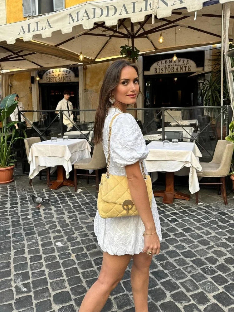 Vanesa | Vestido Corto Bordado con Mangas Abullonadas