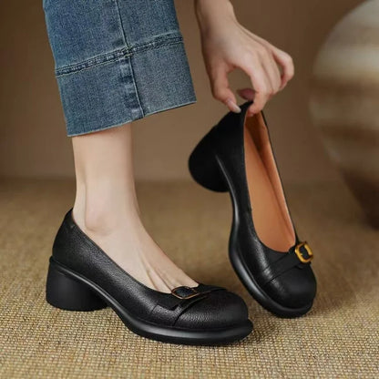 Zapato de Salón con Hebilla y Tacón Bajo Negro