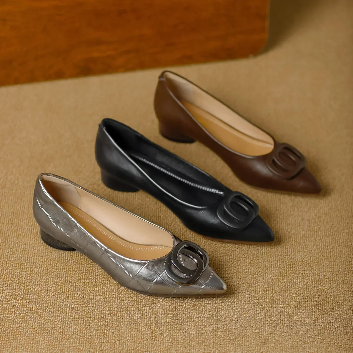 Zapato de Salón con Hebilla y Tacón Ancho