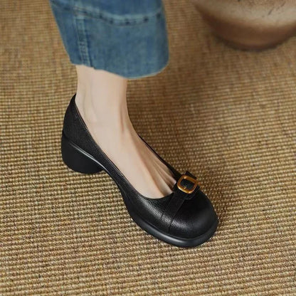 Zapato de Salón con Hebilla y Tacón Bajo Negro