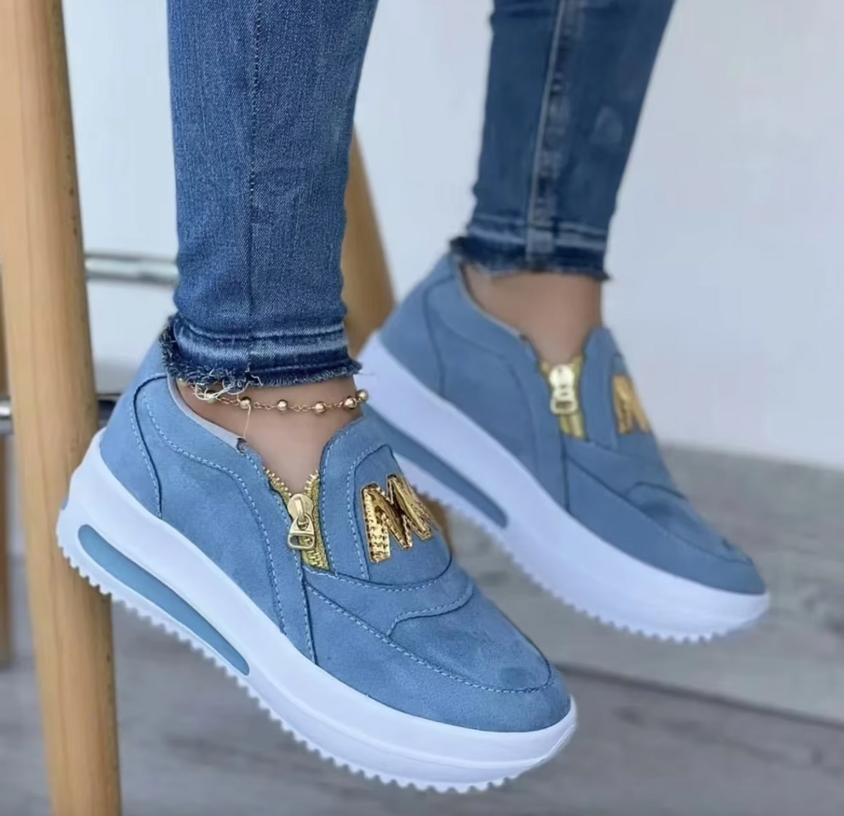 Zapatilla con Plataforma y Cremallera Lateral