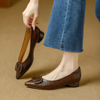 Zapato de Salón con Hebilla y Tacón Ancho