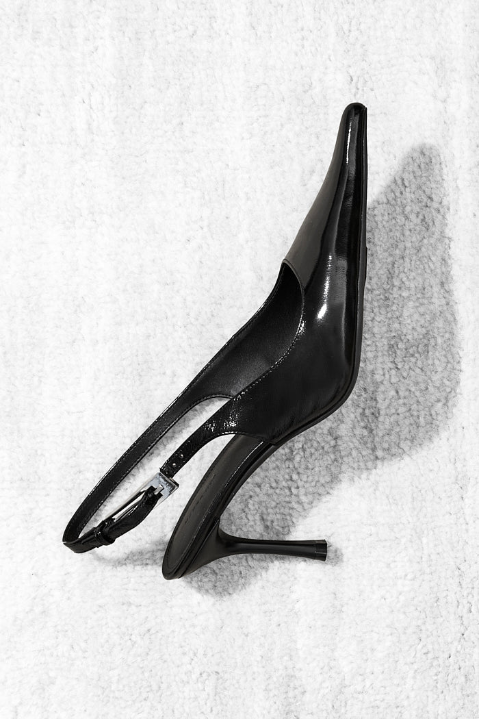 Zapato de Tacón Destalonado de Charol Negro