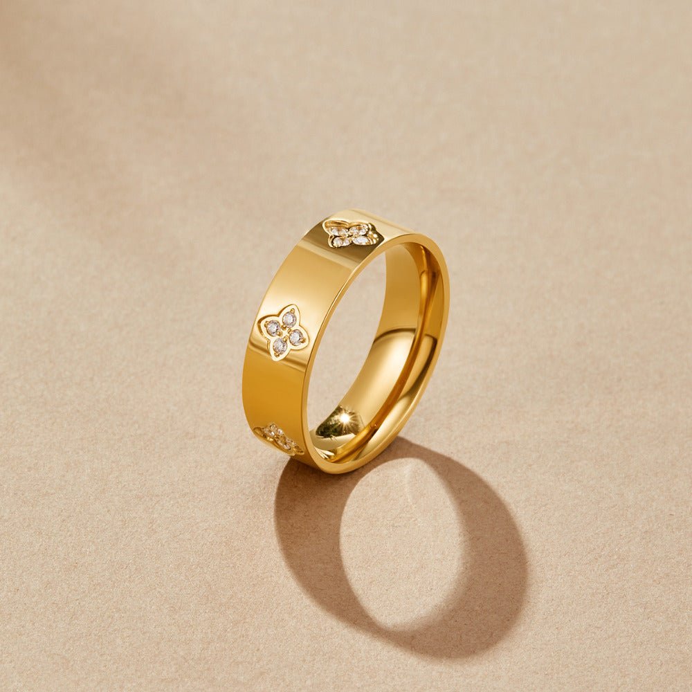 Anillo de banda de trébol de cristal dorado