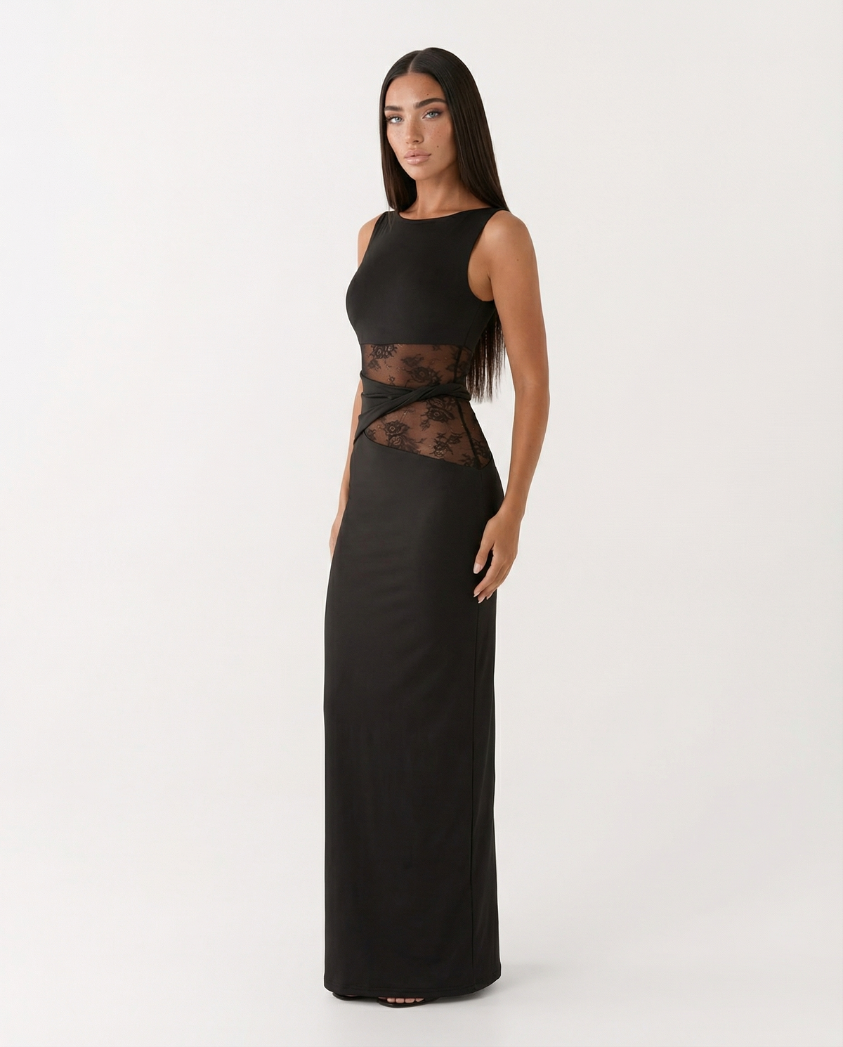 Victoria | Vestido Largo Ceñido con Aberturas de Encaje