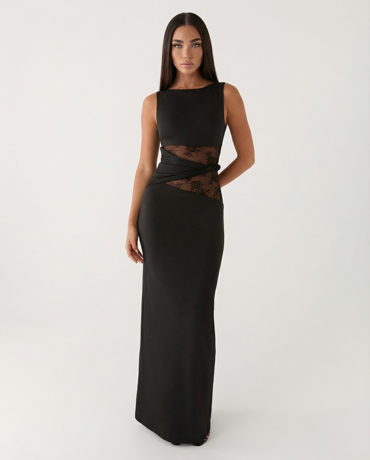 Victoria | Vestido Largo Ceñido con Aberturas de Encaje