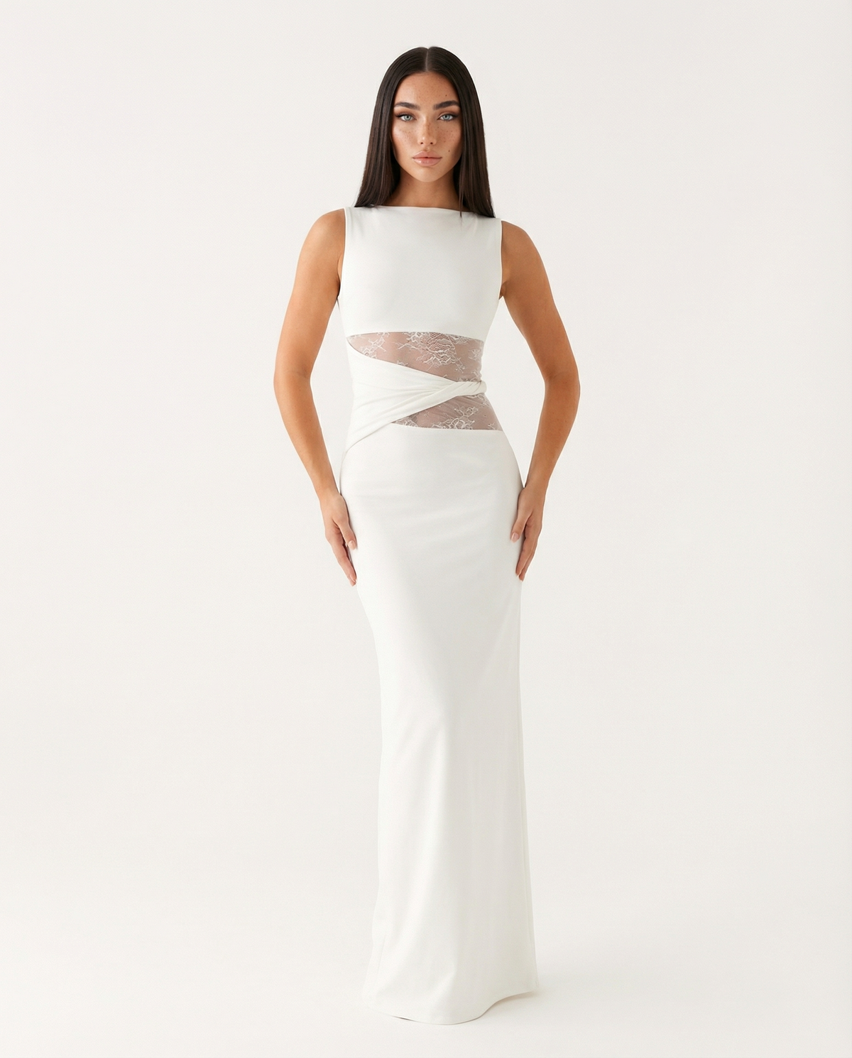 Victoria | Vestido Largo Ceñido con Aberturas de Encaje