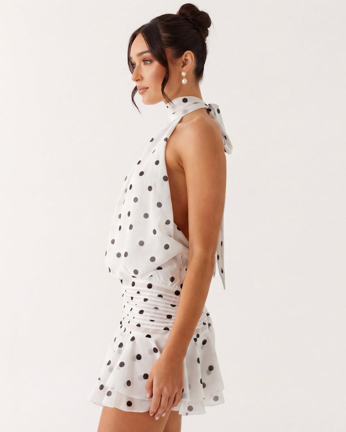 Susana | Vestido Corto Halter de Lunares con Volantes