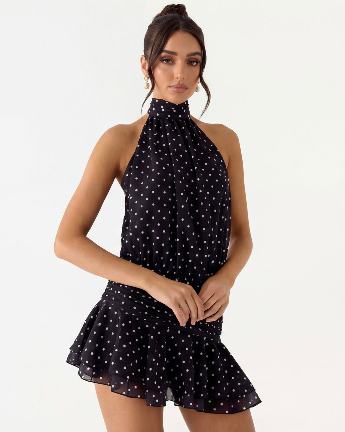 Susana | Vestido Corto Halter de Lunares con Volantes