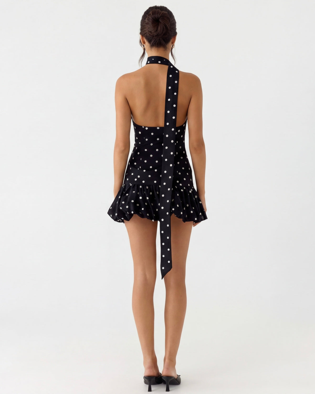 Yolanda | Vestido Corto Halter de Lunares con Lazada Lateral