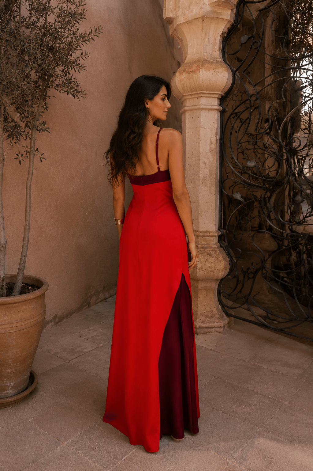 Elisa | Vestido largo de cuello halter con abertura