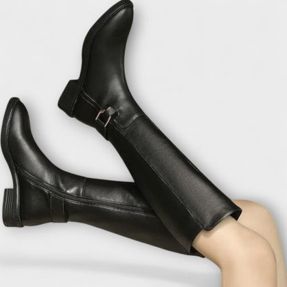 Bota Alta de Piel con Hebilla Negra