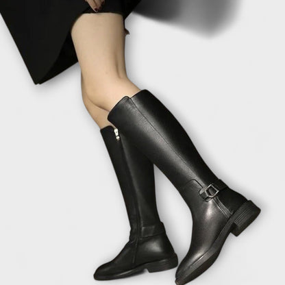 Bota Alta de Piel con Hebilla Negra